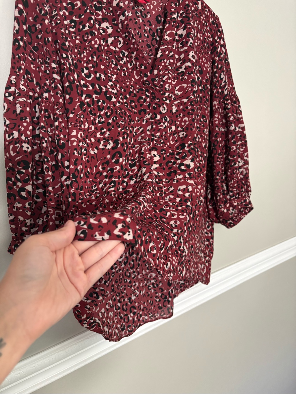 Jennifer Lopez Leopard Print Blouse Burgundy Balloon Sleeve Hi Low Large — image 5 of 8